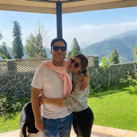 Mahira Khan With Her Fiance Salim Karim - Showbiz Pakistan