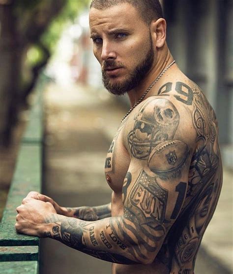 Boxer Tattoo, Mens Body Tattoos, Rugged Men, Muscle Hunks, Inked Men, Beard Tattoo, Shaved Head ...