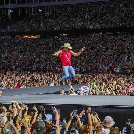 Kenny Chesney Announces Sun Goes Down Tour with Zac Brown Band, Megan ...