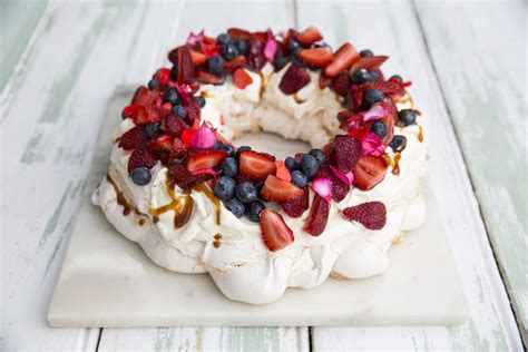 Christmas in Australia: the ultimate pavlova recipe | WORLD OF WANDERLUST