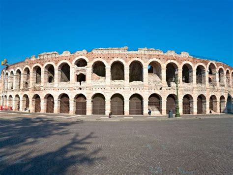 Small Group Food excursion in the Centre of Verona, with wine and food tastings