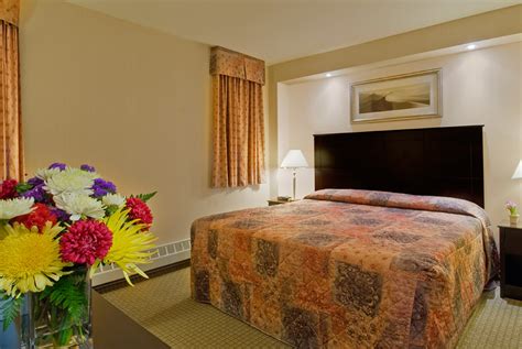 Econo Lodge Inn & Suites Toronto Downtown – Sterling Hotels Canada