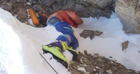 The Bodies Of Dead Climbers On Mount Everest Are Serving As Guideposts