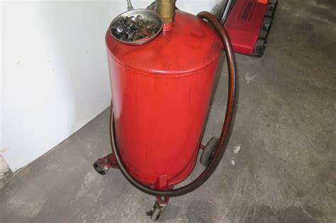 30 Gal Pressurized Oil Drain Container w/ Casters & Drain