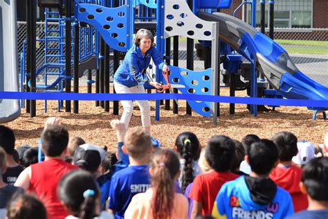 Warden Elementary cuts ribbon on new playground | Columbia Basin Herald