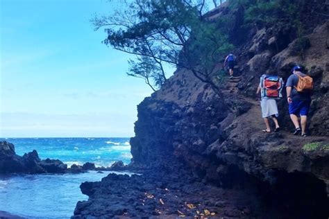 Red sand beach of Maui is Kaihalulu Beach 🌴 Danger?! Is it a dangerous ...