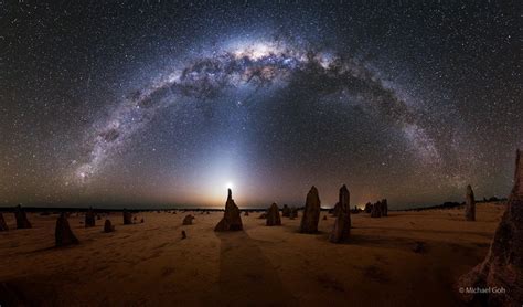 Voie lactée depuis le désert des Pinnacles en Australie