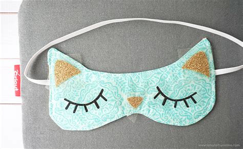 DIY Cat Sleep Mask | artsy-fartsy mama