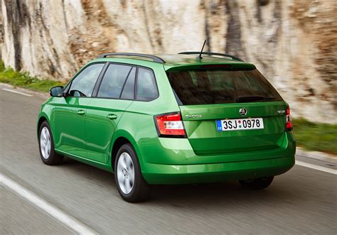 Skoda Fabia Estate Review (2021) | Parkers