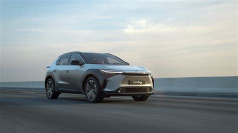 Toyota's bZ4X electric SUV has a solar roof and a... - Tech Thump