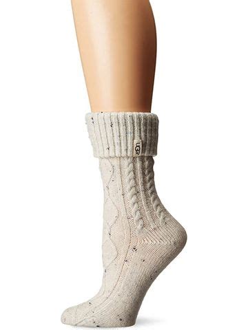 The Best Winter Socks, According to Amazon Reviews | Who What Wear