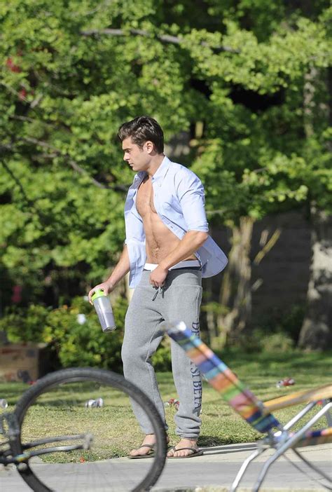 Zac Efron Shows Off Some Skin on ‘Neighbors’ Set — PHOTOS – Socialite Life