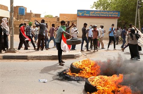 Sudan protesters demand gov’t step down over economic reforms | Protests News | Al Jazeera