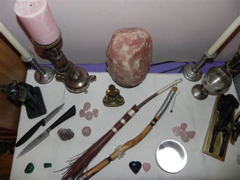 Pendencrystals: The Wiccan Altar