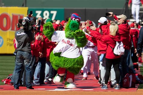 Phillie Phanatic Wears Bryce Harper’s Face on His Sneakers – Footwear News