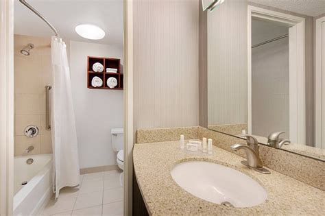 COURTYARD BY MARRIOTT CLEVELAND BEACHWOOD $107 ($̶1̶3̶3̶) - Prices ...