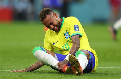 RouteOneFootball on Twitter: "Neymar 🇧🇷 left the pitch in tears and has ...