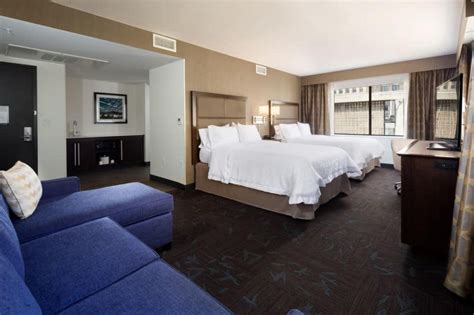 Hampton Inn & Suites Dallas Downtown - SixSuitcaseTravel