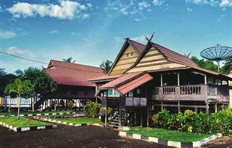 Bangunan Rumah Adat Di Sulawesi Selatan - UnBrick.ID