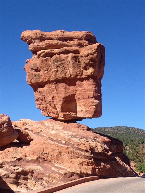 Balanced Rock in Garden of Gods, Co. (OC) [2488x3264] : r/EarthPorn