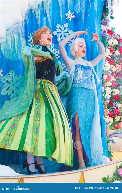 Elsa and Ana Singing from Frozen of Walt Disney Editorial Image - Image ...