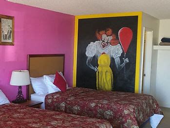 THE ROOMS | THE CLOWN MOTEL