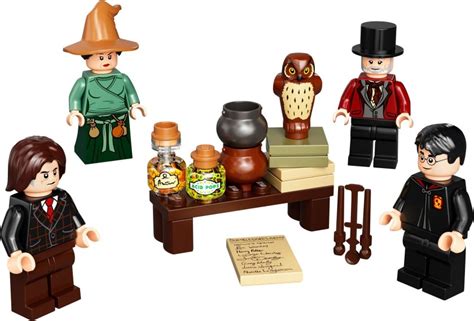 LOOK: New LEGO Harry Potter Wizarding World Minifigure Accessory Set