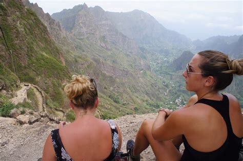 Laura en Amy bovenaan de vallei van Paúl | Foto | Cabo Verde