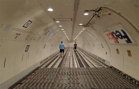 Cargo area of a FedEx 757 : r/aviation