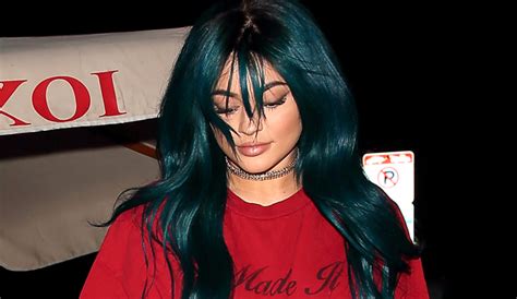 Kylie Jenner Debuts ‘Throwback’ Teal Hair Color | Kylie Jenner : Just ...