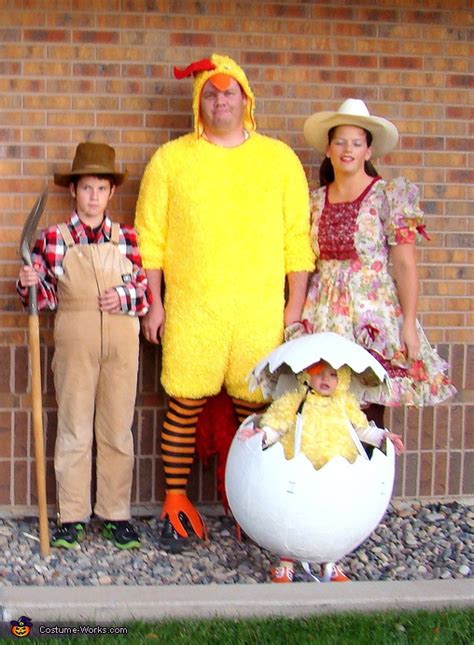 The Family Farm - Creative Costumes for Families - Photo 9/9