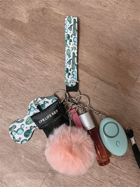 𝖿𝖾𝗇𝖽𝗂𝗂𝖽𝗈𝗅𝗅🥢. | Cute car accessories, Girly car accessories, Car ...