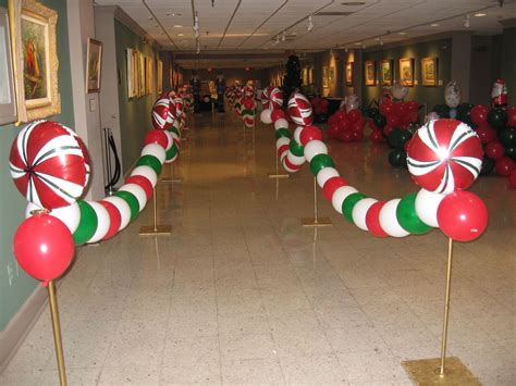 Diy giant candy cane picket fence – Artofit