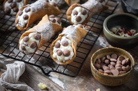 Classic Sicilian Cannoli Recipe