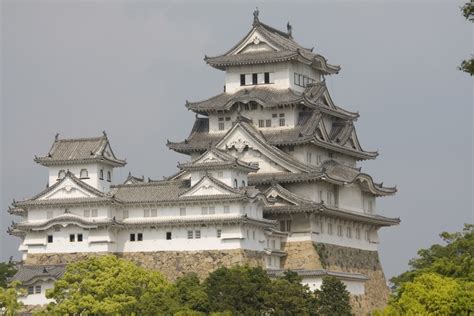 The Architecture of Medieval Japan's Himeji Castle - Brewminate: A Bold Blend of News and Ideas