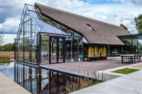 Cottage meets greenhouse in modern thatched home | Roof architecture ...