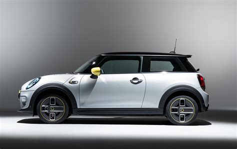 MINI Cooper SE unveiled as first fully electric model | PerformanceDrive