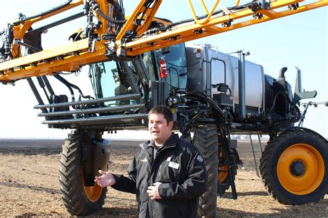 Hagie sprayer equipped with 2,000-gallon capacity – AgriNews