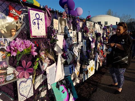 Memorial Fence at Paisley Park | In the month of April Princ… | Flickr