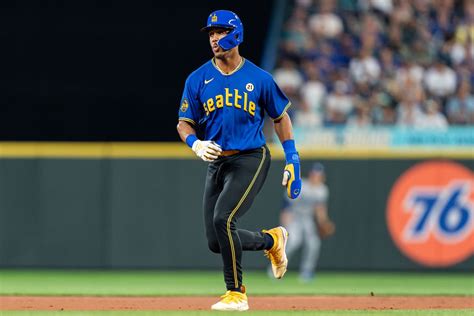 FanPost Friday: Mariners City Connect uniform exit interview - Lookout Landing