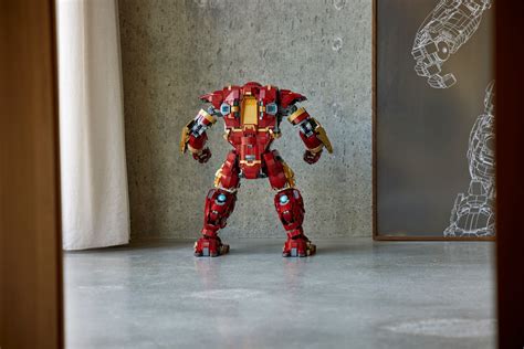 LEGO ® MARVEL™ IRON MAN™ HULKBUSTER SET - About Us - LEGO.com