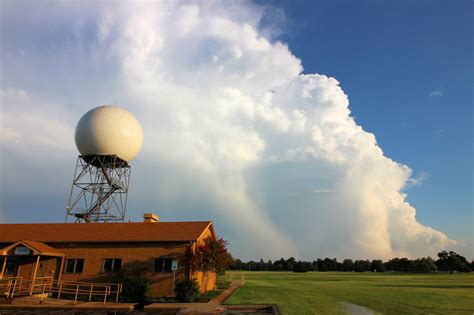 Using a dual-pol radar feature to anticipate downburst development – NSSL News