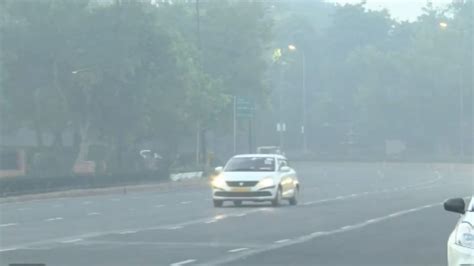 Delhi air quality continues to remain in ‘very poor’ category, AQI at 320