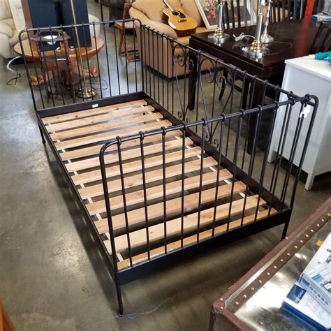 BLACK METAL DAY BED FRAME - Big Valley Auction