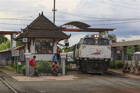 Stasiun Tugu dalam Kenangan (Fiksi) - Vika Kurniawati