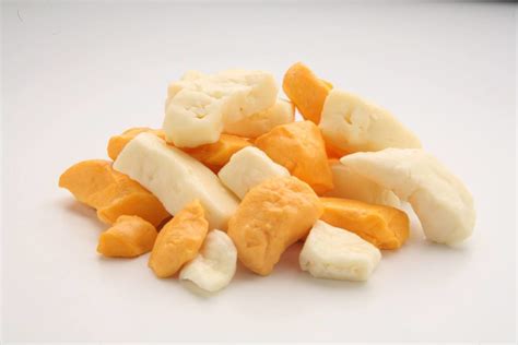 Wisconsin Cheese Curds: White or Yellow? – Left at the Fork