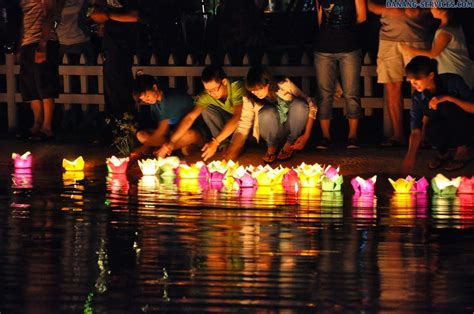 The Hoi An Lantern Festival in Quang Nam: A lantern – A wish