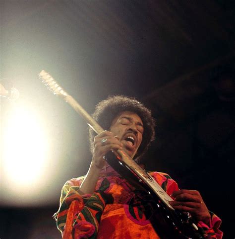 Jimi Hendrix performing at the Isle of Wight... - Eclectic Vibes