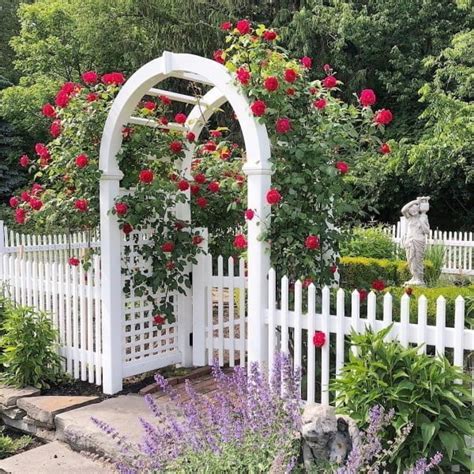 20 White Picket Fence Landscaping Ideas and Designs