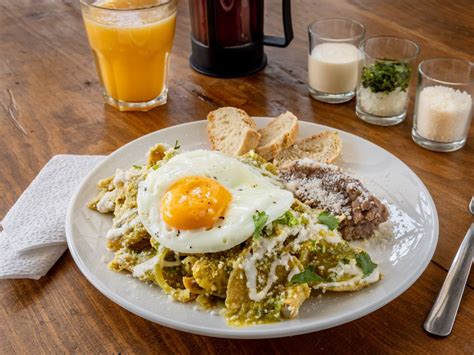 Como hacer Chilaquiles Verdes, crujientes y con salsa deli.